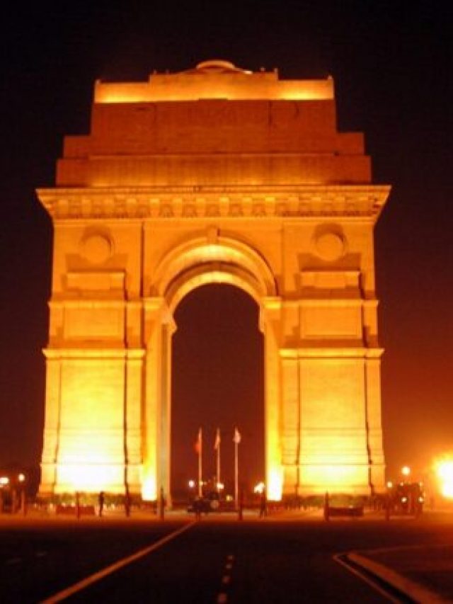 India_Gate_Tourist_Place_in_Delhi_Photo-e1549978898471-696x435